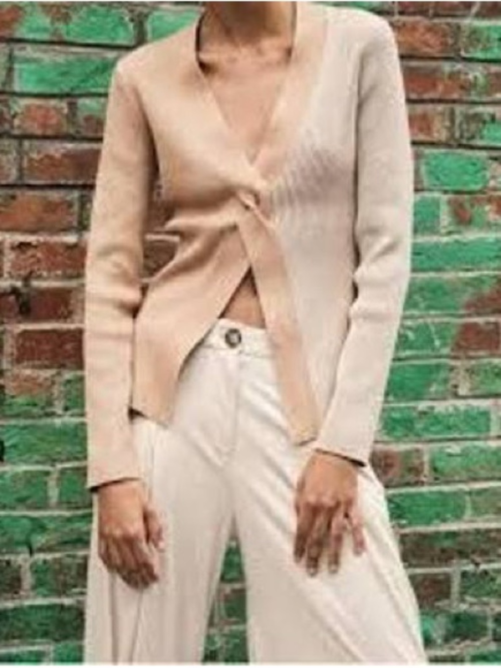 NAADAM Two-Tone Beige Ribbed V-Neck Sweater
